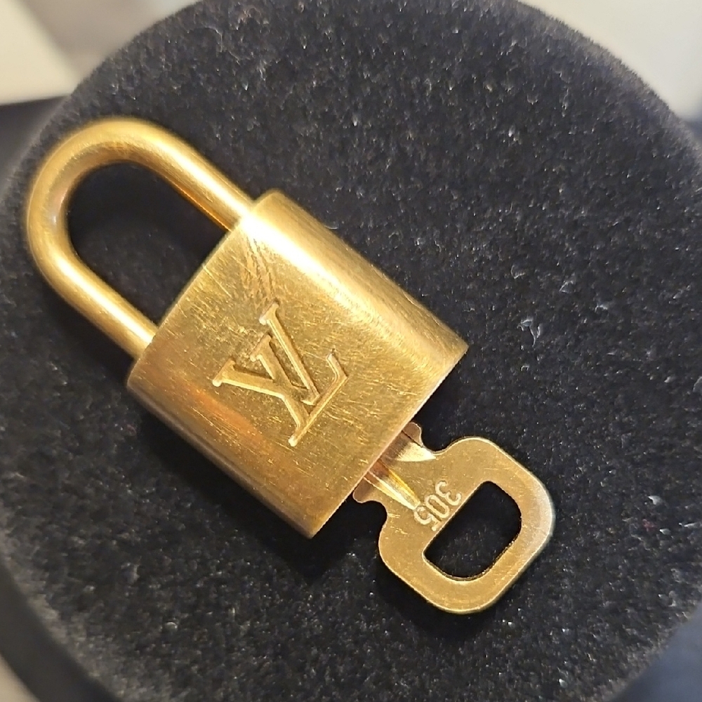 Louis Vuitton Brass Key & Lock Set #305